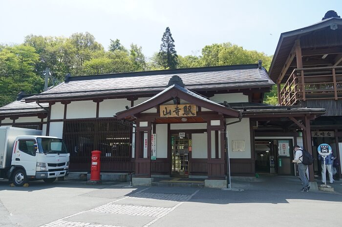 山寺駅駅舎