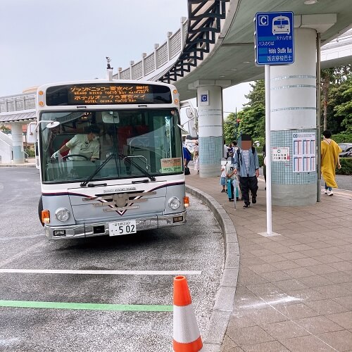 舞浜駅からホテルへのバスに乗ります