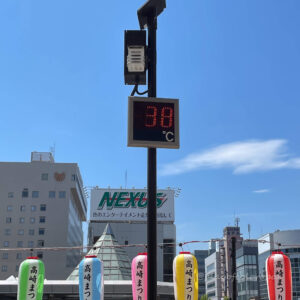 高崎駅西口　ペデストリアンデッキの気温計