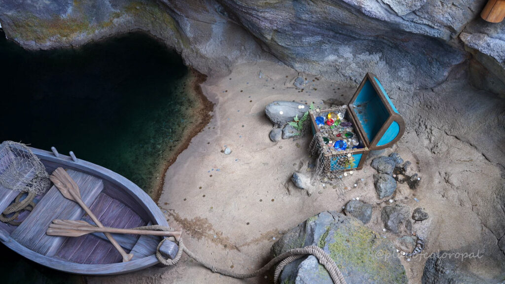 ドクロ岩の下には宝箱…?