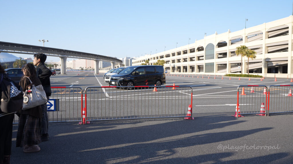 ディズニーランド駐車場側待機列朝7時時点