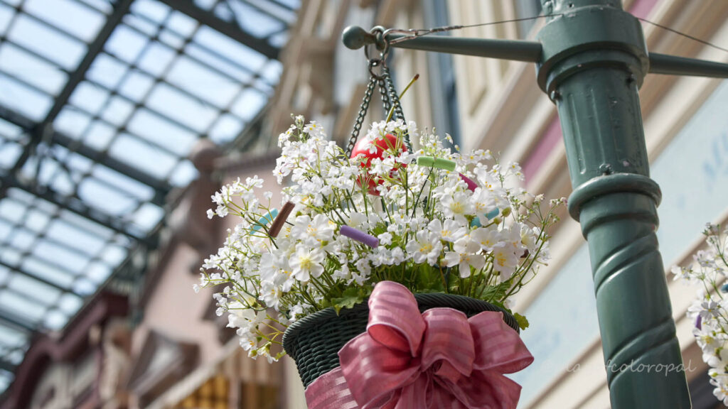 ディズニーランド　ワールドバザールの飾り付け
